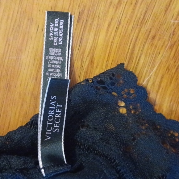 VICTORIA'S Secret black lace bralette. Size small. Wear as a top in the summer! - Picture 4 of 7